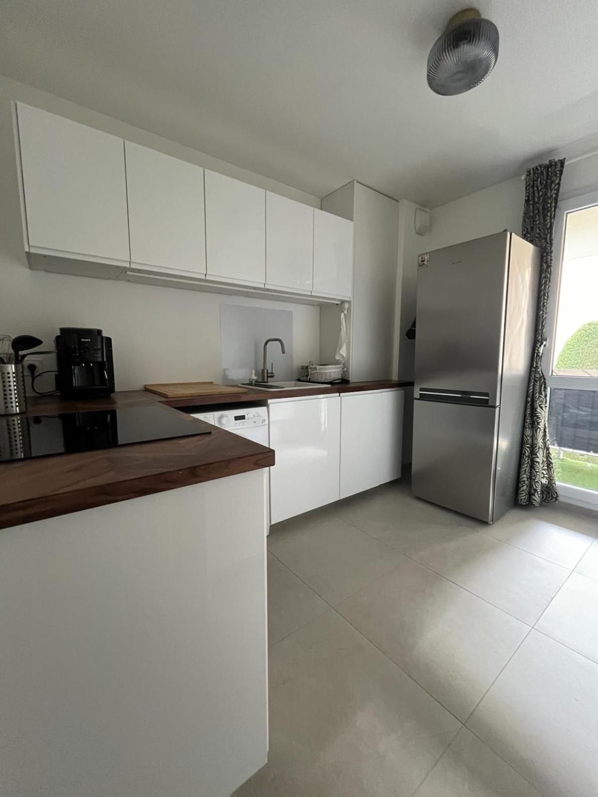 Appartement Cosy Et Confortable Сен-Жени-Лавал Екстериор снимка