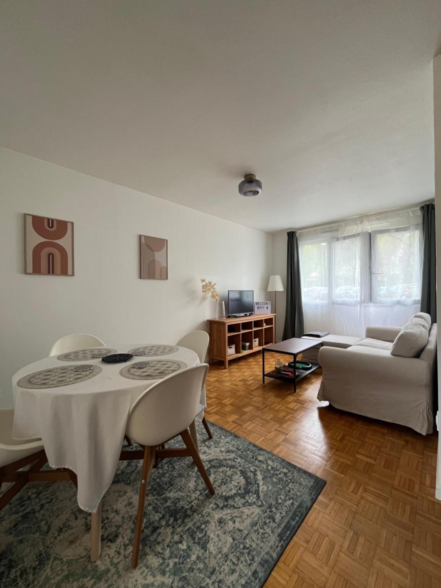 Appartement Cosy Et Confortable Сен-Жени-Лавал Екстериор снимка