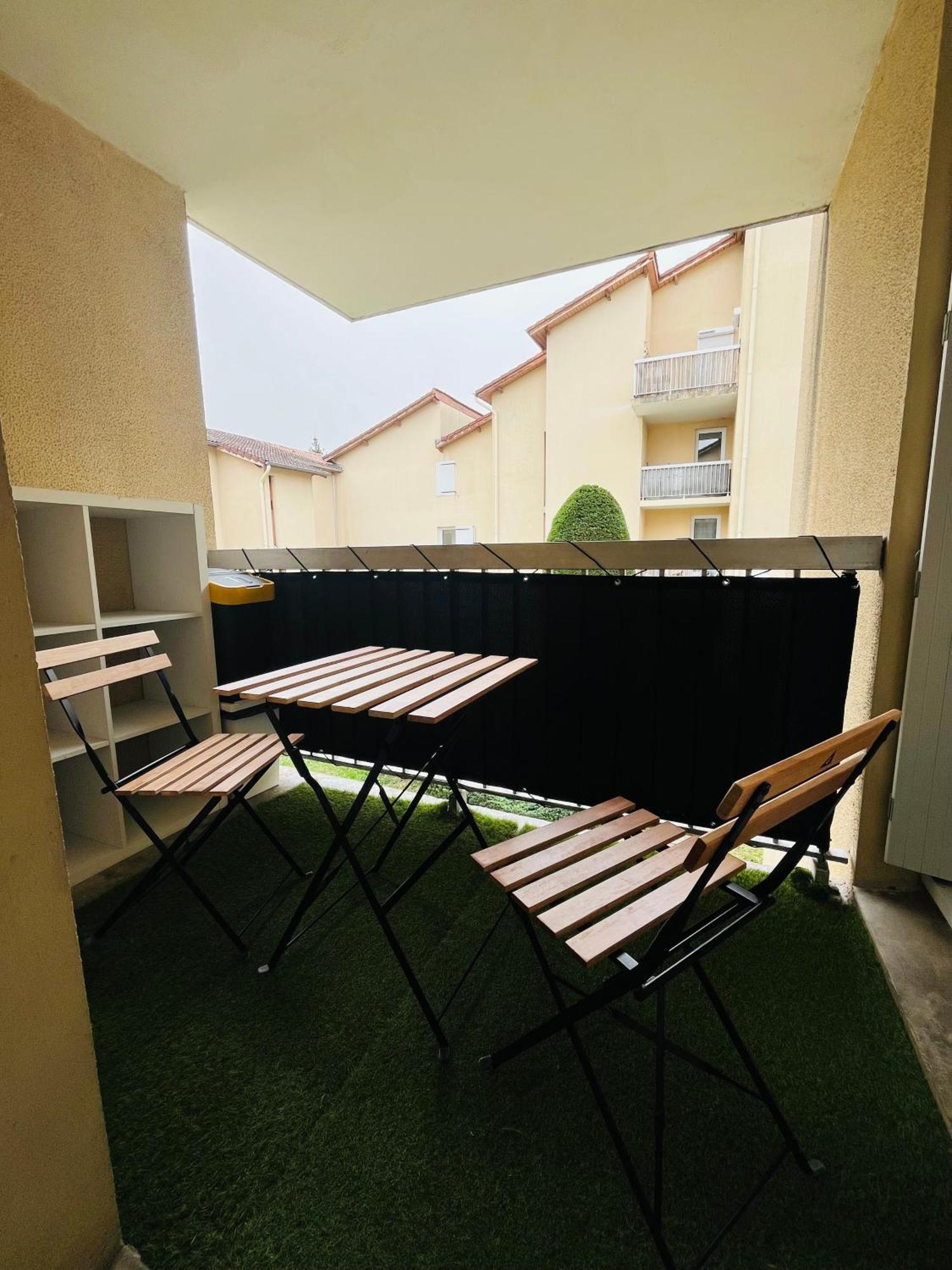 Appartement Cosy Et Confortable Сен-Жени-Лавал Екстериор снимка
